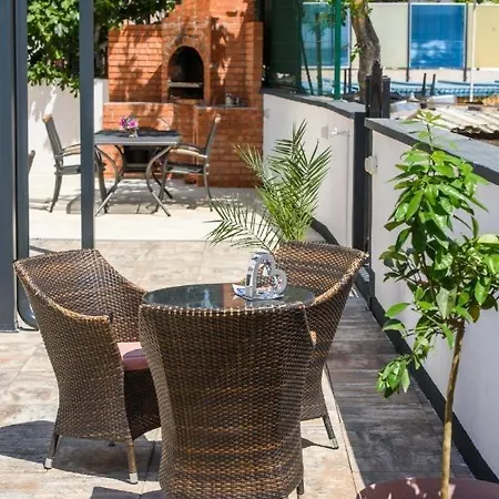 In Okrug Gornji With Sea View, Balcony, Air Conditioning, Wifi 5134-6 Apartment