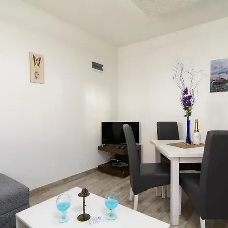 In Okrug Gornji With Sea View, Balcony, Air Conditioning, Wifi 5134-6 Lejlighed *