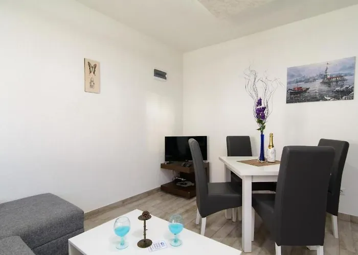 In Okrug Gornji With Sea View, Balcony, Air Conditioning, Wifi 5134-6 Lägenhet *