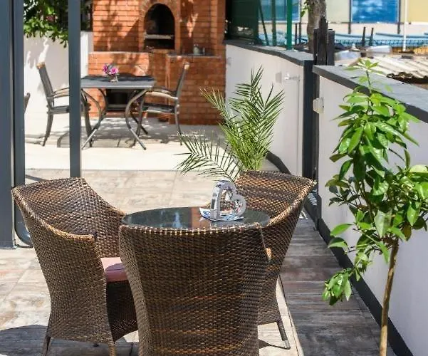 In Okrug Gornji With Sea View, Balcony, Air Conditioning, Wifi 5134-6 Lägenhet